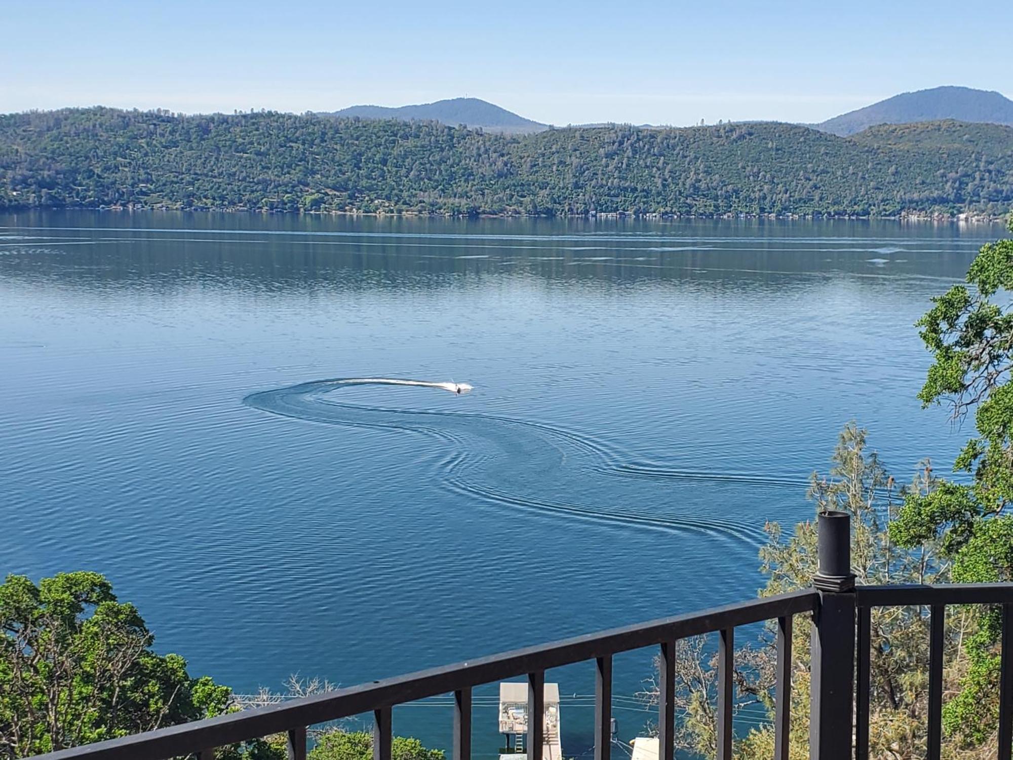 A Lake, A Mountain And The House With The Red Door Clearlake Zewnętrze zdjęcie